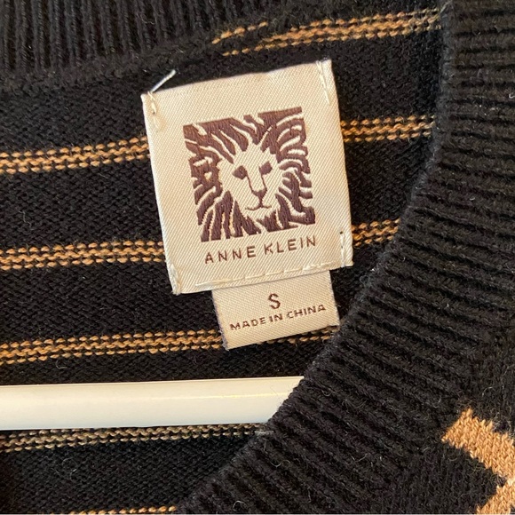 Anne Klein - Size Small - Beige/black patterned top with quarter length sleeves - Picture 4 of 9